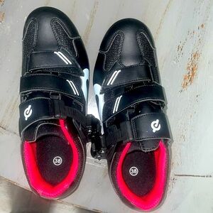 Size 38 (Women’s 7) Peleton Shoes